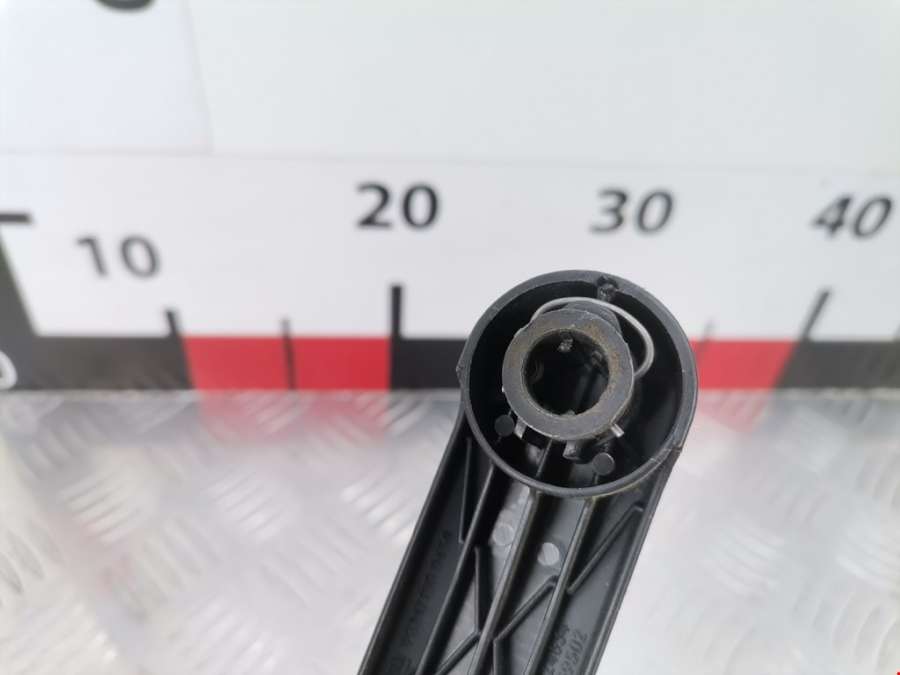 90247150 Ручка стеклоподъемника Opel Astra F (1991-1999) Универсал 1997г. | Фото № 4 90247150 Ручка стеклоподъемника Opel Astra F (1991-1999) Универсал 1997г. - Фото 4