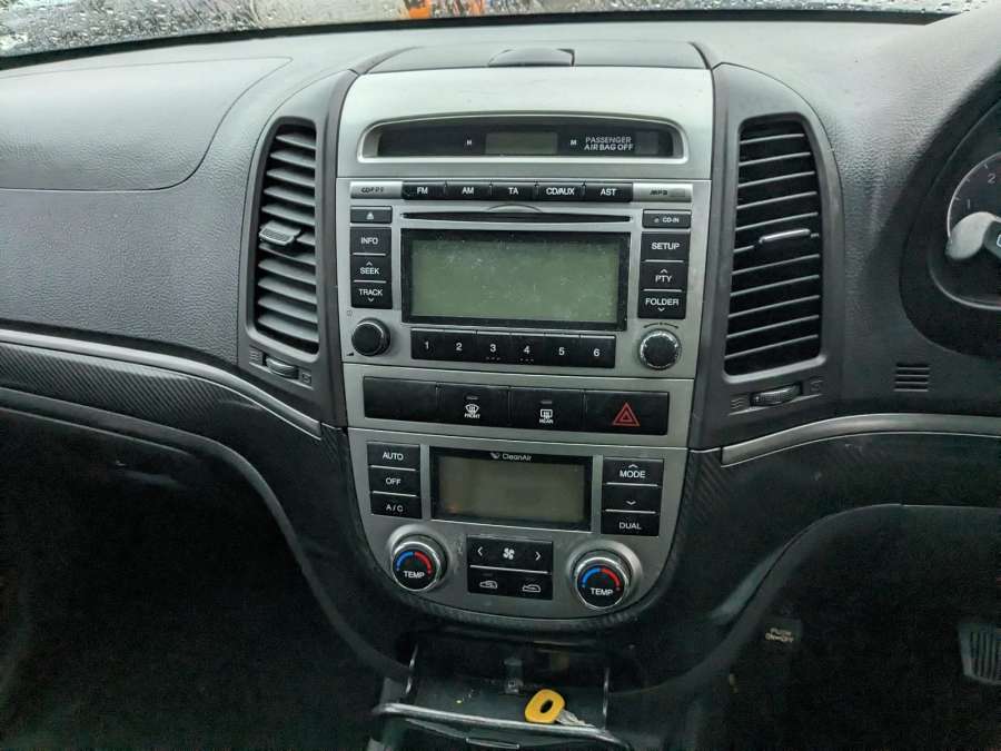 Крышка двигателя передняя Hyundai Santa Fe 2 (CM) (2005-2012) Внедорожник 5дв. 2011г. | Фото № 16 Крышка двигателя передняя Hyundai Santa Fe 2 (CM) (2005-2012) Внедорожник 5дв. 2011г. - Фото 16