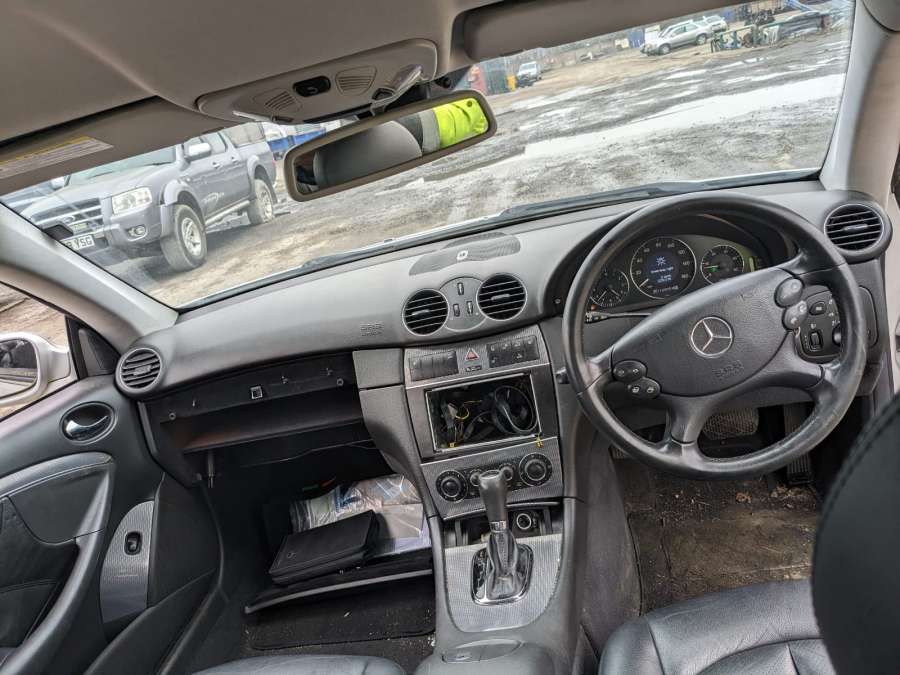 A2028200401 Плафон салонный Mercedes CLK-Class (W209) (2002-2010) Купе 2004г. | Фото № 8 A2028200401 Плафон салонный Mercedes CLK-Class (W209) (2002-2010) Купе 2004г. - Фото 8