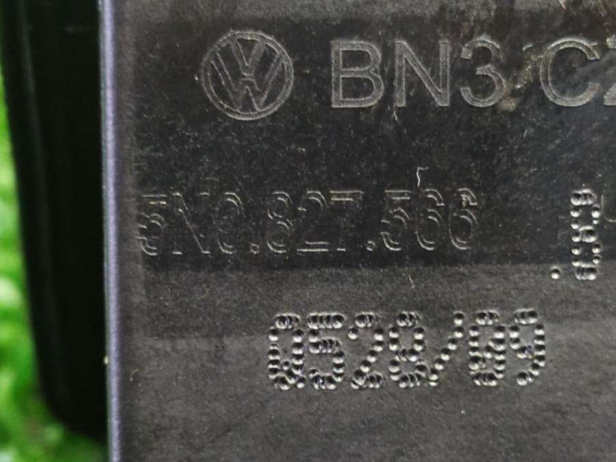 5N0827566 Кнопка открытия багажника  Volkswagen e-Golf 2010г. | Фото № 8  5N0827566 Кнопка открытия багажника  Volkswagen e-Golf 2010г. - Фото 8