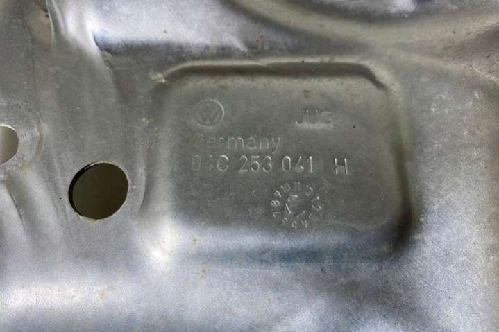 04C253041H Декоративная крышка двигателя Volkswagen Golf 8 поколение (2019-2024) 2019г. | Фото № 3 04C253041H Декоративная крышка двигателя Volkswagen Golf 8 поколение (2019-2024) 2019г. - Фото 3