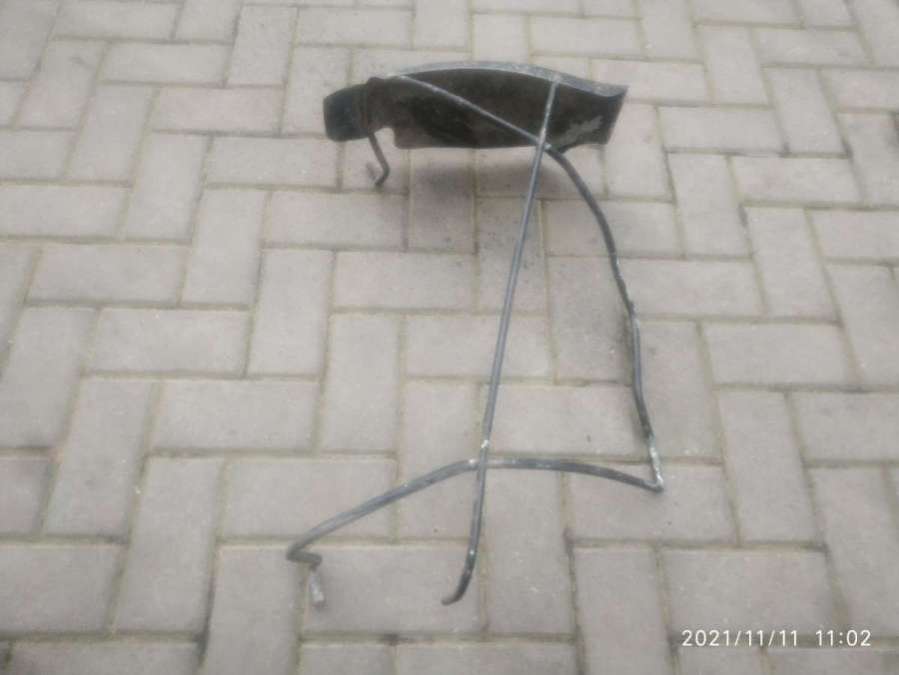 Крепление запаски Citroen Xsara Picasso 2002г. | Фото № 1 Крепление запаски Citroen Xsara Picasso 2002г. - Фото 1