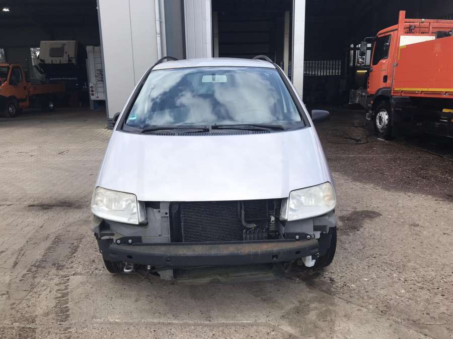 Петля капота правая Volkswagen Sharan 1 (1995-2010) Минивэн 2002г. | Фото № 10 Петля капота правая Volkswagen Sharan 1 (1995-2010) Минивэн 2002г. - Фото 10