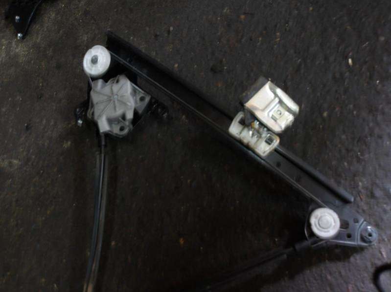 Стеклоподъемник задний правый Volkswagen Sharan 2007г. | Фото № 4 Стеклоподъемник задний правый Volkswagen Sharan 2007г. - Фото 4