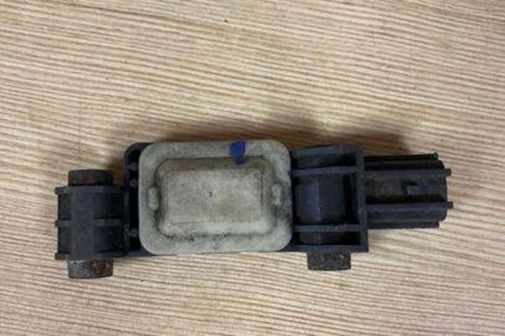 8E0959651A Датчик удара Audi A4 B7 (2004-2008) 2004г. | Фото № 1 8E0959651A Датчик удара Audi A4 B7 (2004-2008) 2004г. - Фото 1