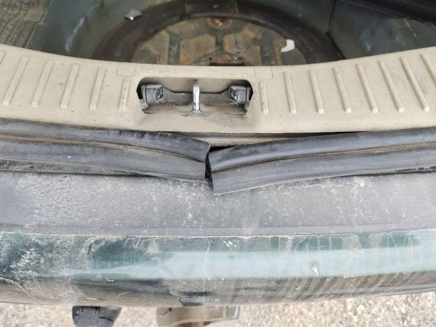 Ответная часть замка багажника Ford C-Max Минивэн 2005г. | Фото № 3 Ответная часть замка багажника Ford C-Max Минивэн 2005г. - Фото 3