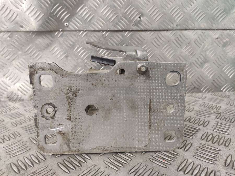 8w6807133 Кронштейн усилителя бампера переднего (домик)  Audi A5 (S5,RS5) 2 2019г. | Фото № 4  8w6807133 Кронштейн усилителя бампера переднего (домик)  Audi A5 (S5,RS5) 2 2019г. - Фото 4