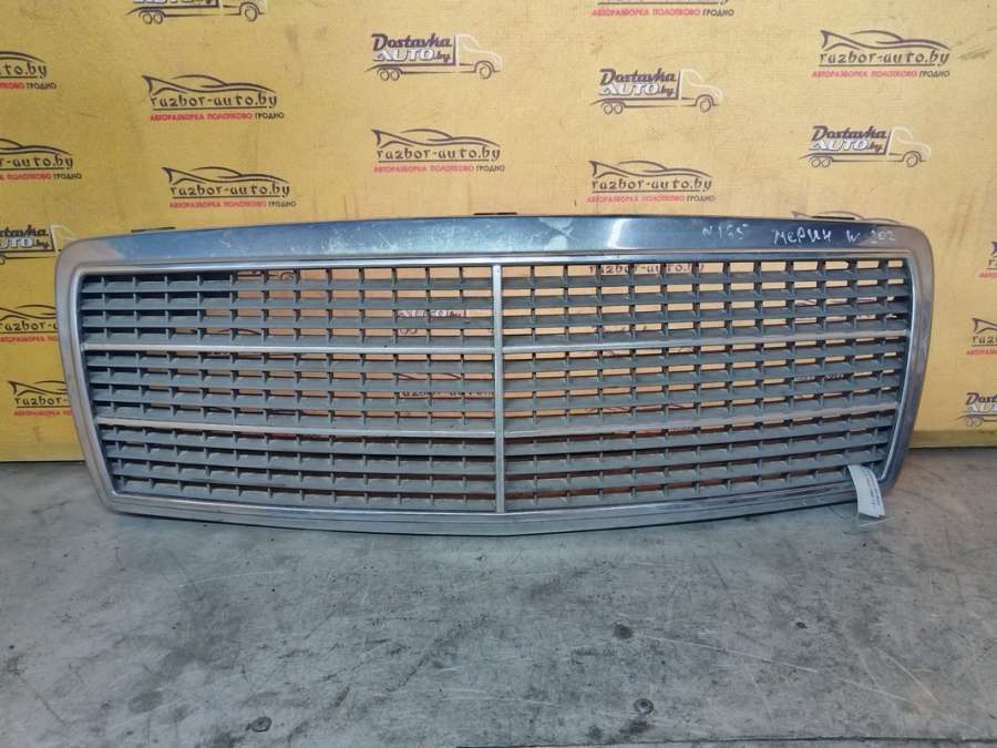 Решетка капота Mercedes C W202 Седан 1996г. | Фото № 2 Решетка капота Mercedes C W202 Седан 1996г. - Фото 2