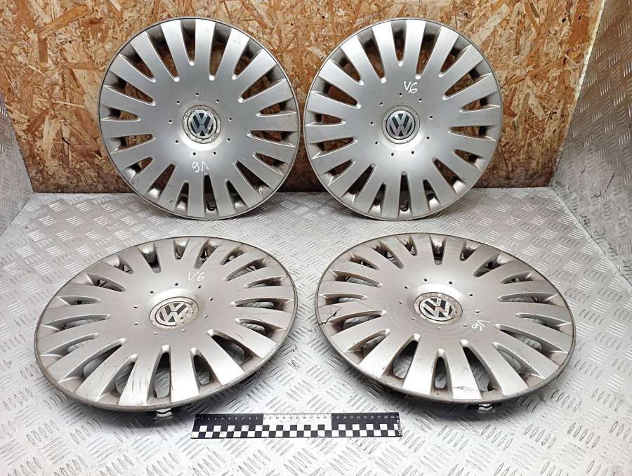 3C0601147B Колпак колесный  Volkswagen Passat B6 универсал 2007г. | Фото № 1  3C0601147B Колпак колесный  Volkswagen Passat B6 универсал 2007г. - Фото 1