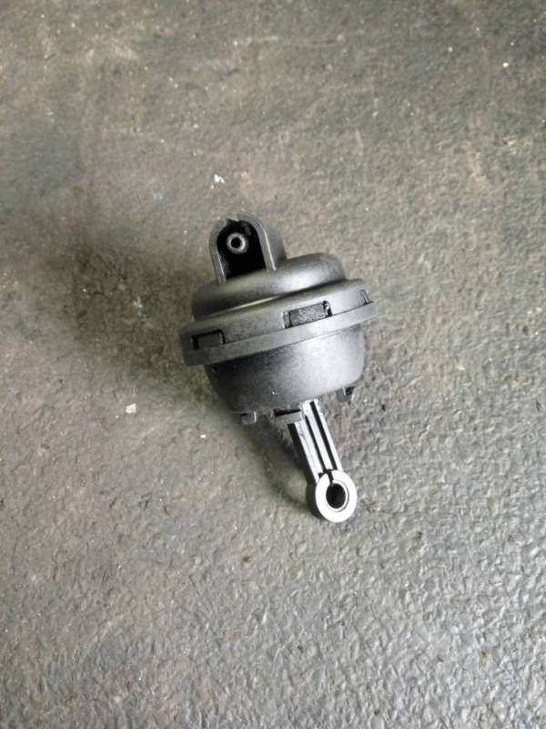 Клапан воздушный  Audi A6 4B/C5 1998г. | Фото № 2   Клапан воздушный  Audi A6 4B/C5 1998г. - Фото 2