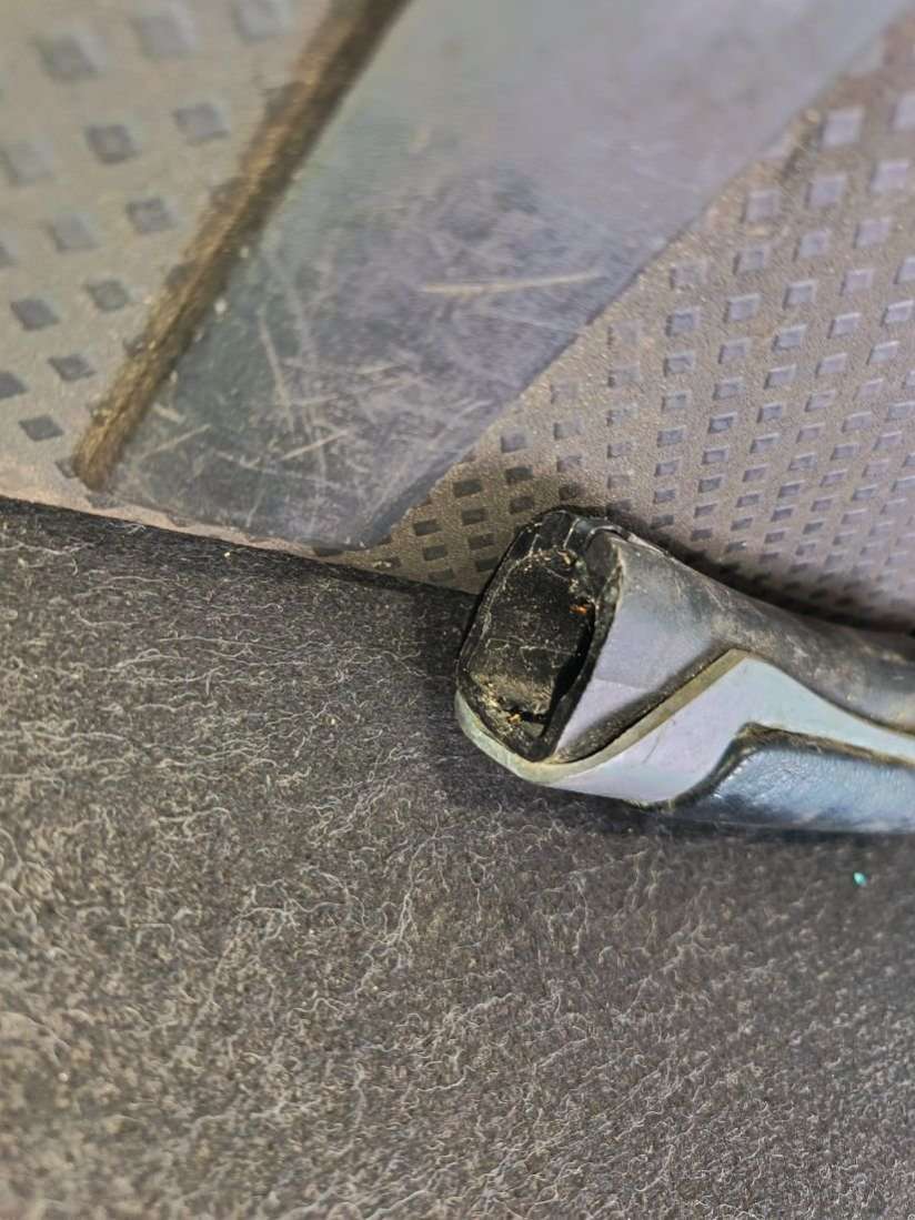 Чехол рычага ручного тормоза (ручника) Audi A6 C4 (S6,RS6) 1996г. | Фото № 5 Чехол рычага ручного тормоза (ручника) Audi A6 C4 (S6,RS6) 1996г. - Фото 5