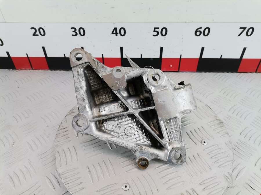 Кронштейн полуоси Citroen Xantia (1992-2002) Хетчбэк 5дв. 1995г. | Фото № 7 Кронштейн полуоси Citroen Xantia (1992-2002) Хетчбэк 5дв. 1995г. - Фото 7