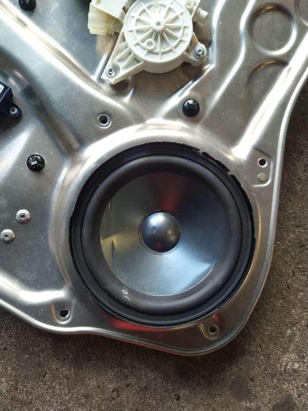 A2128200102 Динамик двери задней левой  Mercedes-Benz E W212/S212/C207/A207 2010г. | Фото № 1  A2128200102 Динамик двери задней левой  Mercedes-Benz E W212/S212/C207/A207 2010г. - Фото 1