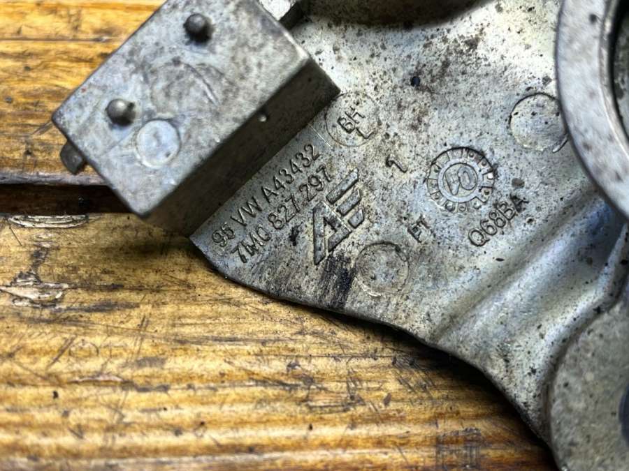 7M0827297 Личинка замка багажника Ford Galaxy 1 restailing 2001г. | Фото № 3 7M0827297 Личинка замка багажника Ford Galaxy 1 restailing 2001г. - Фото 3