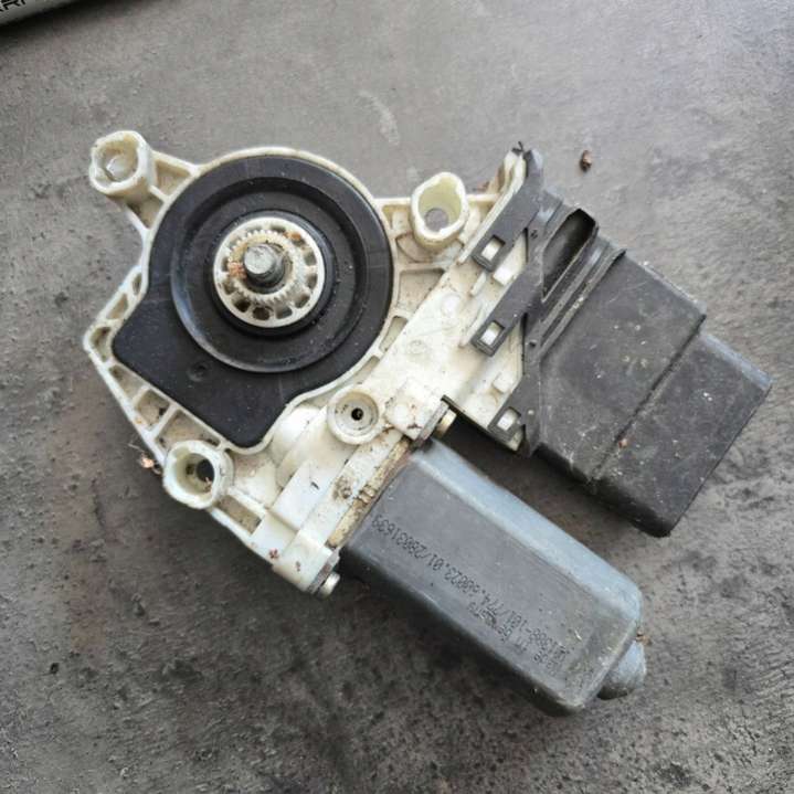 9776101438203 Моторчик стеклоподъемника Seat Toledo 2 поколение (1998-2004) 1998г. | Фото № 1 9776101438203 Моторчик стеклоподъемника Seat Toledo 2 поколение (1998-2004) 1998г. - Фото 1