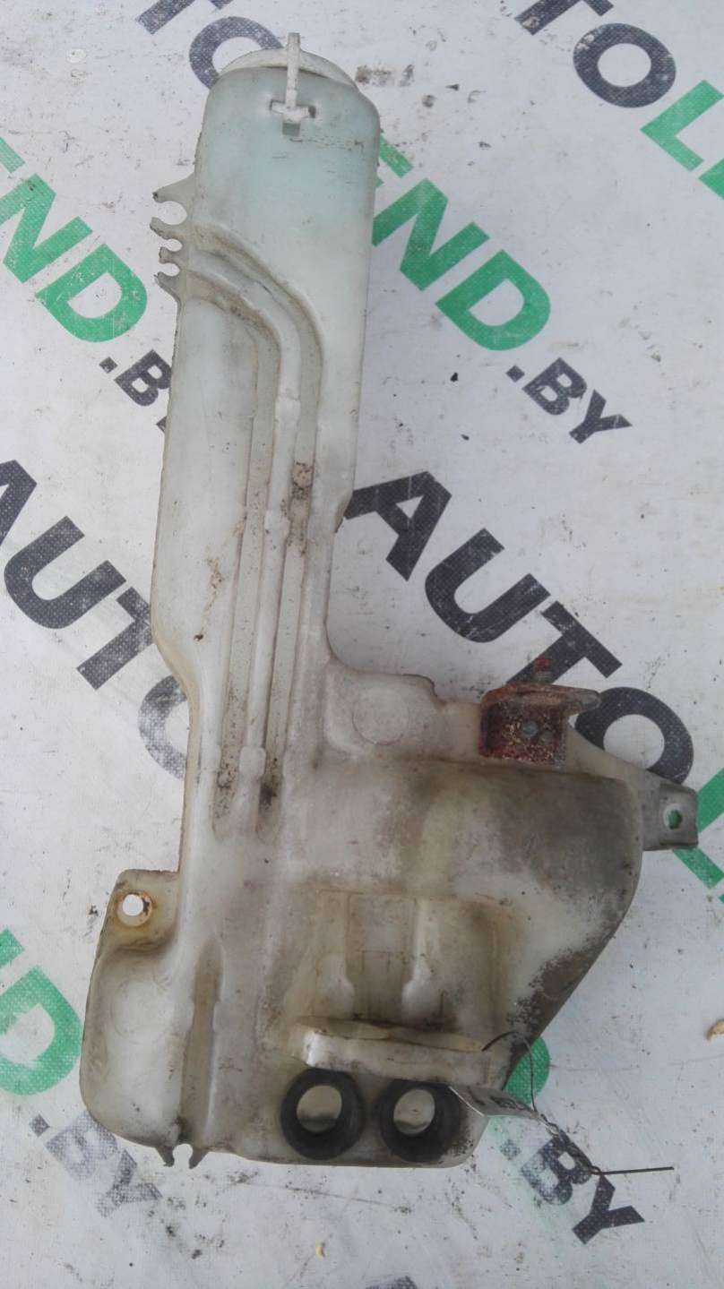 Бачок омывателя Mitsubishi Lancer 4 1988г. | Фото № 1 Бачок омывателя Mitsubishi Lancer 4 1988г. - Фото 1