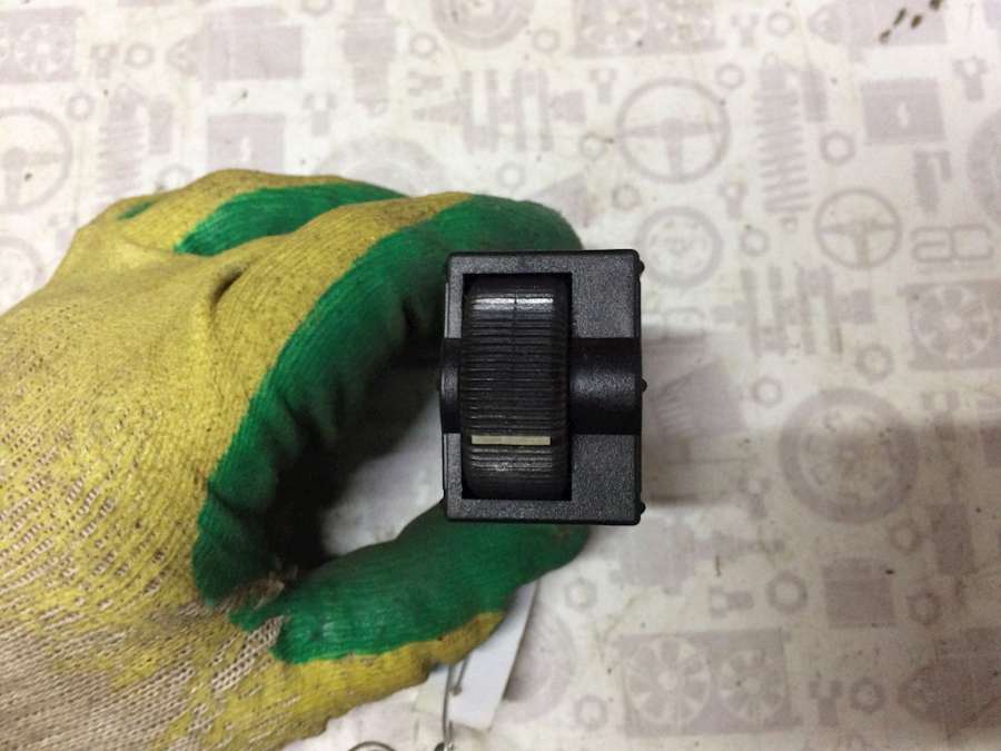 Кнопка корректора фар Mitsubishi Carisma (1995-2004) Хетчбэк 5дв. 1998г. | Фото № 1 Кнопка корректора фар Mitsubishi Carisma (1995-2004) Хетчбэк 5дв. 1998г. - Фото 1