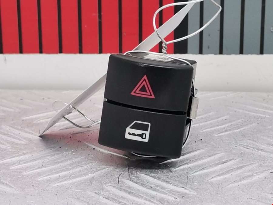 Кнопка аварийной сигнализации Land Rover Range Rover 3 (2001-2012) Внедорожник 5дв. 2006г. | Фото № 1 Кнопка аварийной сигнализации Land Rover Range Rover 3 (2001-2012) Внедорожник 5дв. 2006г. - Фото 1