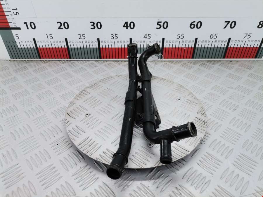 06F121065J Патрубок системы охлаждения Volkswagen Eos (2006-2015) Кабриолет 2007г. | Фото № 2 06F121065J Патрубок системы охлаждения Volkswagen Eos (2006-2015) Кабриолет 2007г. - Фото 2