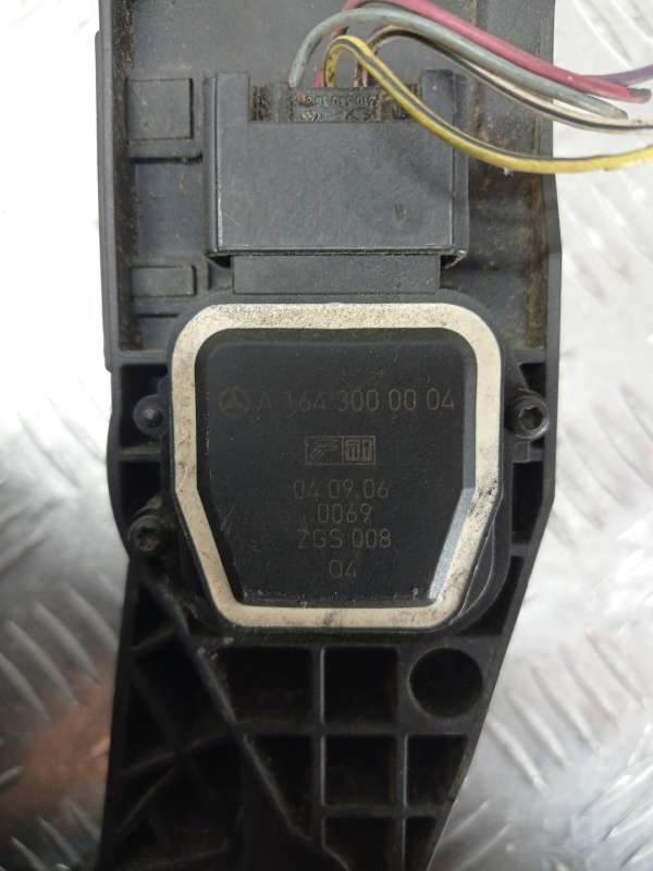 A1643000004 Педаль газа  Mercedes-Benz GL X164 X164.822 2006г. | Фото № 8  A1643000004 Педаль газа  Mercedes-Benz GL X164 X164.822 2006г. - Фото 8