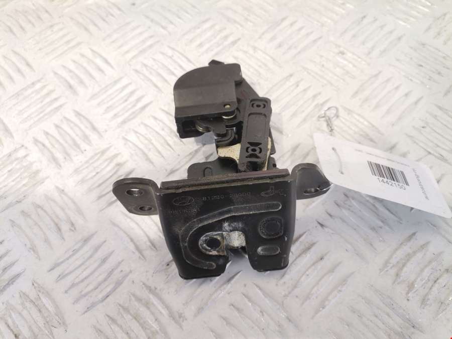 Замок крышки багажника Hyundai Santa Fe 2 (CM) (2005-2012) Внедорожник 5дв. 2006г. | Фото № 1 Замок крышки багажника Hyundai Santa Fe 2 (CM) (2005-2012) Внедорожник 5дв. 2006г. - Фото 1