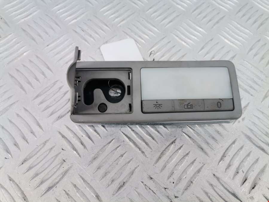 7L6947292B Плафон салонный Volkswagen Touareg 1 (2002-2010) Внедорожник 5дв. 2005г. | Фото № 2 7L6947292B Плафон салонный Volkswagen Touareg 1 (2002-2010) Внедорожник 5дв. 2005г. - Фото 2