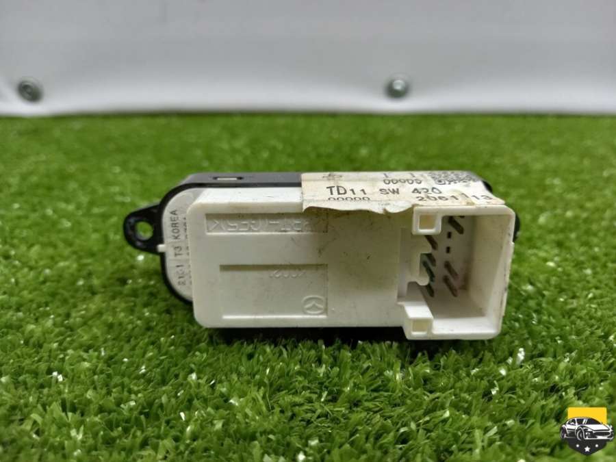 TD11SW420 Кнопка стеклоподъемника переднего правого  Mazda CX9 2006г. | Фото № 4  TD11SW420 Кнопка стеклоподъемника переднего правого  Mazda CX9 2006г. - Фото 4