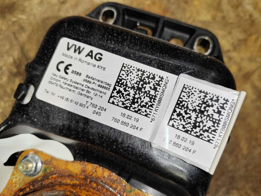760880204F Подушка безопасности пассажира  Volkswagen Volkswagen Touareg 3 2019 0000г. | Фото № 3  760880204F Подушка безопасности пассажира  Volkswagen Volkswagen Touareg 3 2019 0000г. - Фото 3