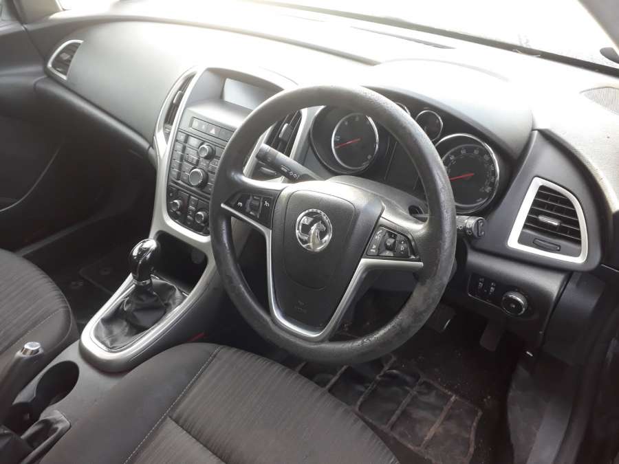 13305978 Блок управления стеклоподъемниками Opel Astra J (2009-2018) Универсал 2012г. | Фото № 8 13305978 Блок управления стеклоподъемниками Opel Astra J (2009-2018) Универсал 2012г. - Фото 8