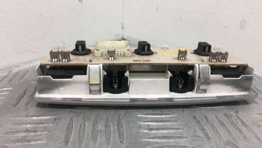 6962057 Фонарь салона (плафон) задний верхний  BMW 5 2008г. | Фото № 3  6962057 Фонарь салона (плафон) задний верхний  BMW 5 2008г. - Фото 3