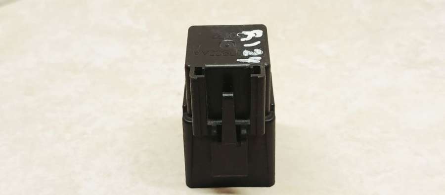 5073204707900AA Реле (прочие)  Chrysler Voyager 3 минивэн 2000г. | Фото № 3  5073204707900AA Реле (прочие)  Chrysler Voyager 3 минивэн 2000г. - Фото 3