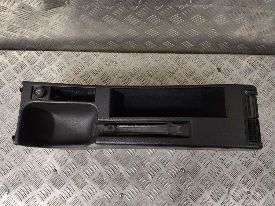 Консоль салона (кулисная часть) Audi A6 C4 (S6,RS6) 1996г. | Фото № 2 Консоль салона (кулисная часть) Audi A6 C4 (S6,RS6) 1996г. - Фото 2