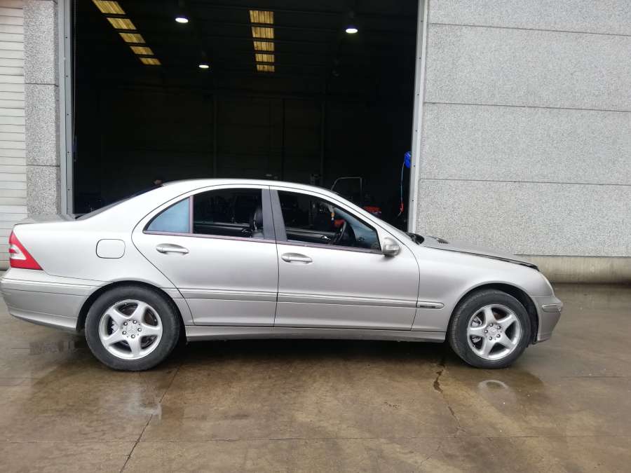 A2036904862 Накладка декоративная (молдинг) крыла переднего правого Mercedes C-Class (W203) (2000-2008) Седан 2004г. | Фото № 8 A2036904862 Накладка декоративная (молдинг) крыла переднего правого Mercedes C-Class (W203) (2000-2008) Седан 2004г. - Фото 8