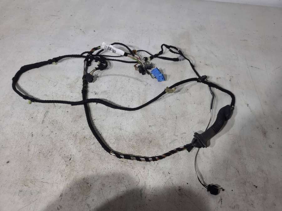 8L0971726 Проводка крышки багажника  Audi A3 8L хетчбэк 3 дв. 2000г. | Фото № 1  8L0971726 Проводка крышки багажника  Audi A3 8L хетчбэк 3 дв. 2000г. - Фото 1