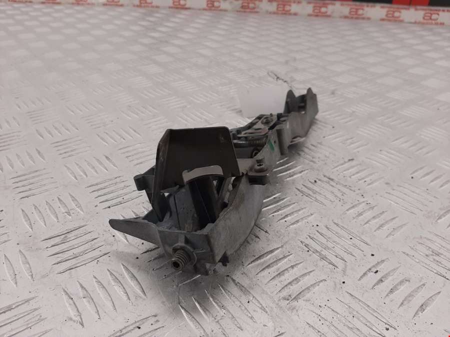 9681003880 Кронштейн (держатель) ручки двери Peugeot 308 (2007-2015) Хетчбэк 5дв. 2008г. | Фото № 3 9681003880 Кронштейн (держатель) ручки двери Peugeot 308 (2007-2015) Хетчбэк 5дв. 2008г. - Фото 3