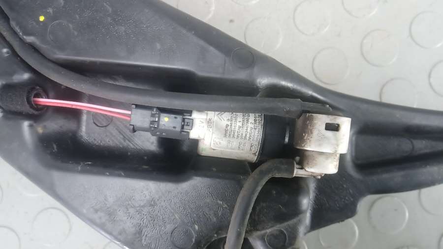 Бачок омывателя PEUGEOT 308 2 2014г. | Фото № 6 Бачок омывателя PEUGEOT 308 2 2014г. - Фото 6