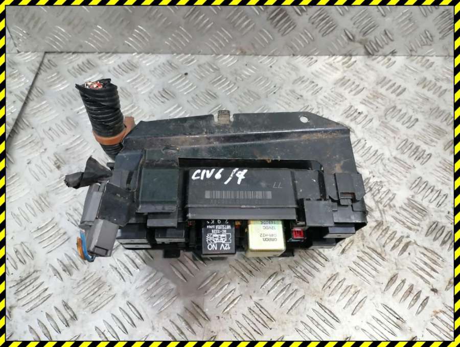 Блок предохранителей Honda Civic 6 1997г. | Фото № 1 Блок предохранителей Honda Civic 6 1997г. - Фото 1