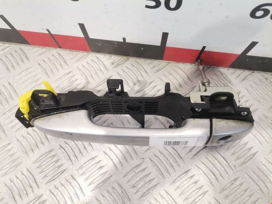 Ручка двери наружная передняя правая Toyota Avensis 3 (T270) (2009-2018) Универсал 2010г. | Фото № 3 Ручка двери наружная передняя правая Toyota Avensis 3 (T270) (2009-2018) Универсал 2010г. - Фото 3