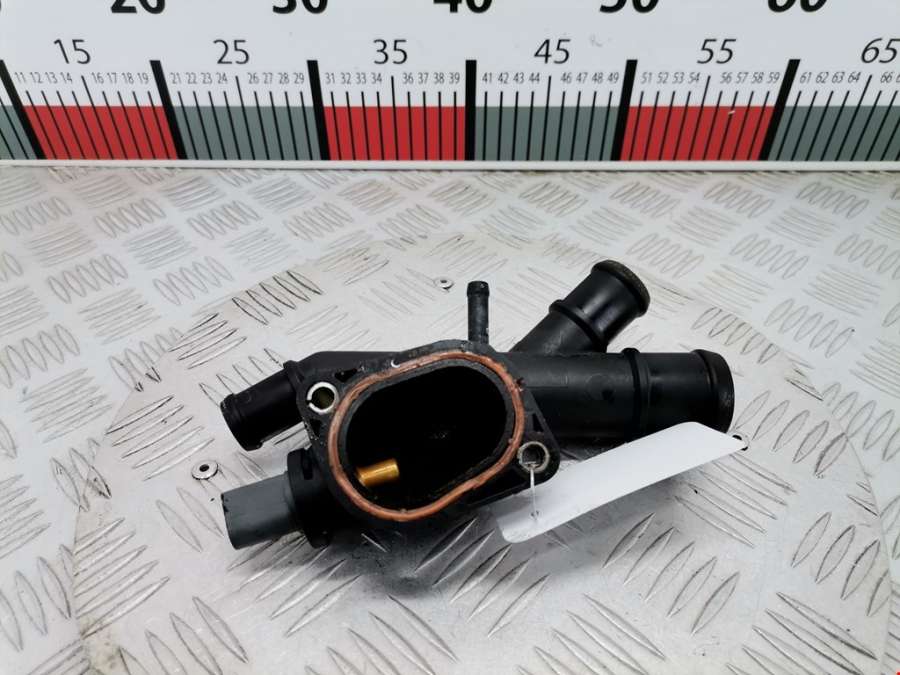 03L121132Q Фланец (штуцер системы охлаждения тройник) Volkswagen Passat 6 (2005-2010) Седан 2010г. | Фото № 6 03L121132Q Фланец (штуцер системы охлаждения тройник) Volkswagen Passat 6 (2005-2010) Седан 2010г. - Фото 6