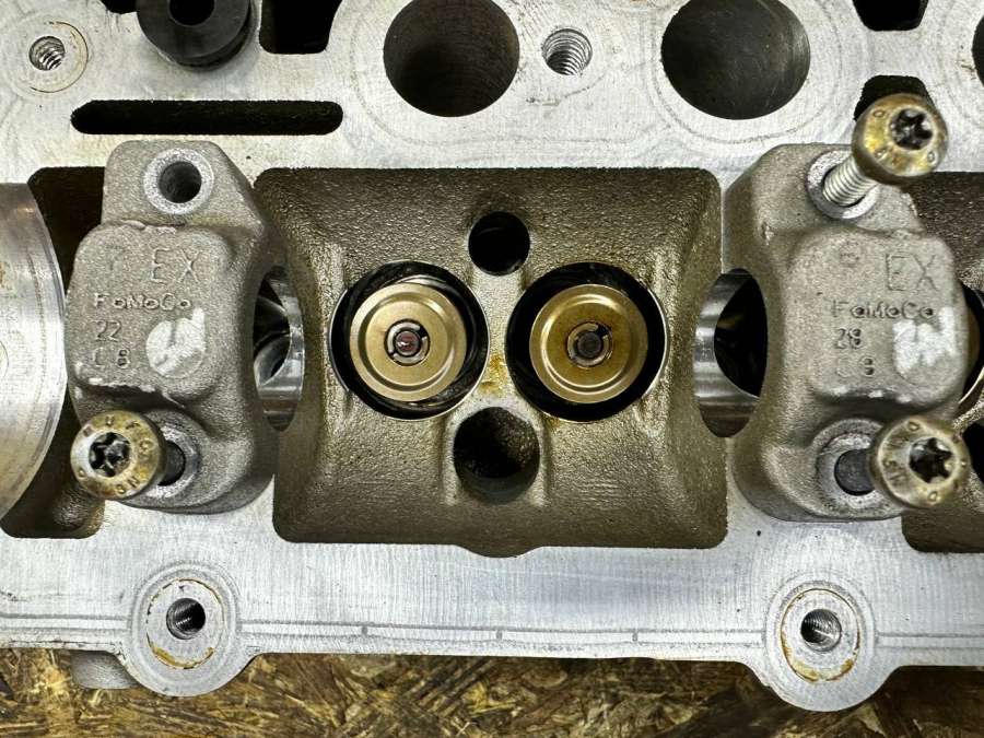 AJ813621LR054846DX236C032CA Головка блока цилиндров правая  Jaguar XF 2 2016г. | Фото № 6  AJ813621LR054846DX236C032CA Головка блока цилиндров правая  Jaguar XF 2 2016г. - Фото 6