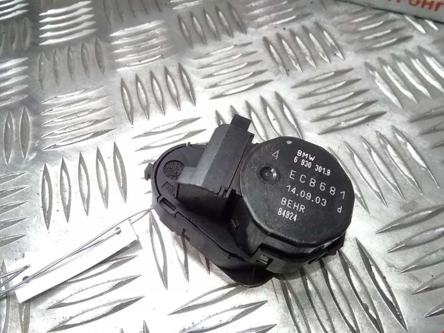 69303019 Сервопривод (электропривод моторчик привода) заслонки печки BMW 5-Series (E60/E61) (2003-2010) Седан 2003г. | Фото № 2 69303019 Сервопривод (электропривод моторчик привода) заслонки печки BMW 5-Series (E60/E61) (2003-2010) Седан 2003г. - Фото 2