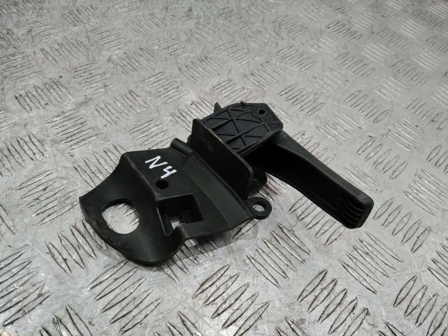 Ручка открывания капота  Peugeot Expert 2020г. | Фото № 3   Ручка открывания капота  Peugeot Expert 2020г. - Фото 3