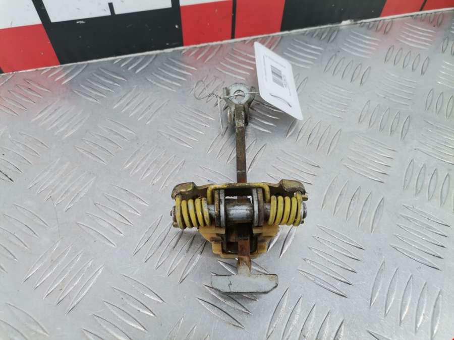 Ограничитель открывания двери задней Renault Laguna 2 (2000-2007) Хетчбэк 5дв. 2002г. | Фото № 4 Ограничитель открывания двери задней Renault Laguna 2 (2000-2007) Хетчбэк 5дв. 2002г. - Фото 4