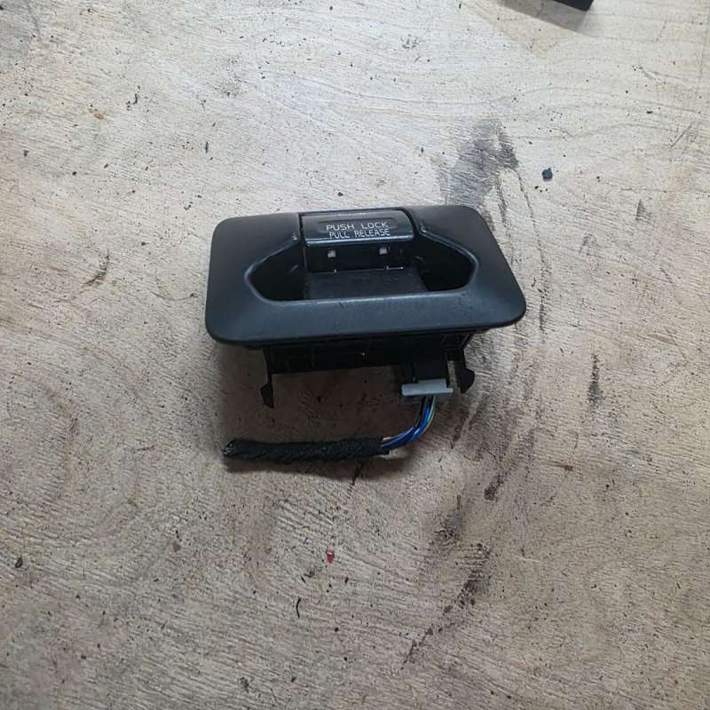 31334637 Кнопка ручного тормоза (ручника) Volvo XC60 1 2011г. | Фото № 2 31334637 Кнопка ручного тормоза (ручника) Volvo XC60 1 2011г. - Фото 2