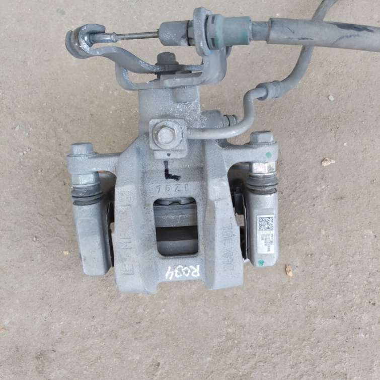 Суппорт задний левый  Chevrolet Malibu 9 седан 2017г. | Фото № 1   Суппорт задний левый  Chevrolet Malibu 9 седан 2017г. - Фото 1