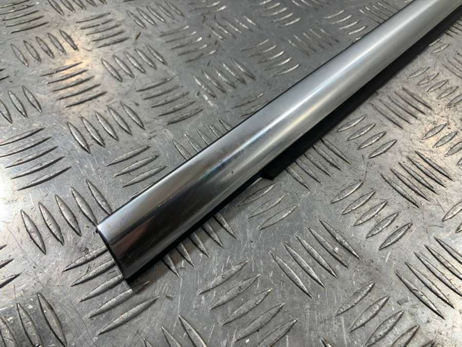 Молдинг двери передней левой  Mercedes-Benz S W221 2009г. | Фото № 2   Молдинг двери передней левой  Mercedes-Benz S W221 2009г. - Фото 2