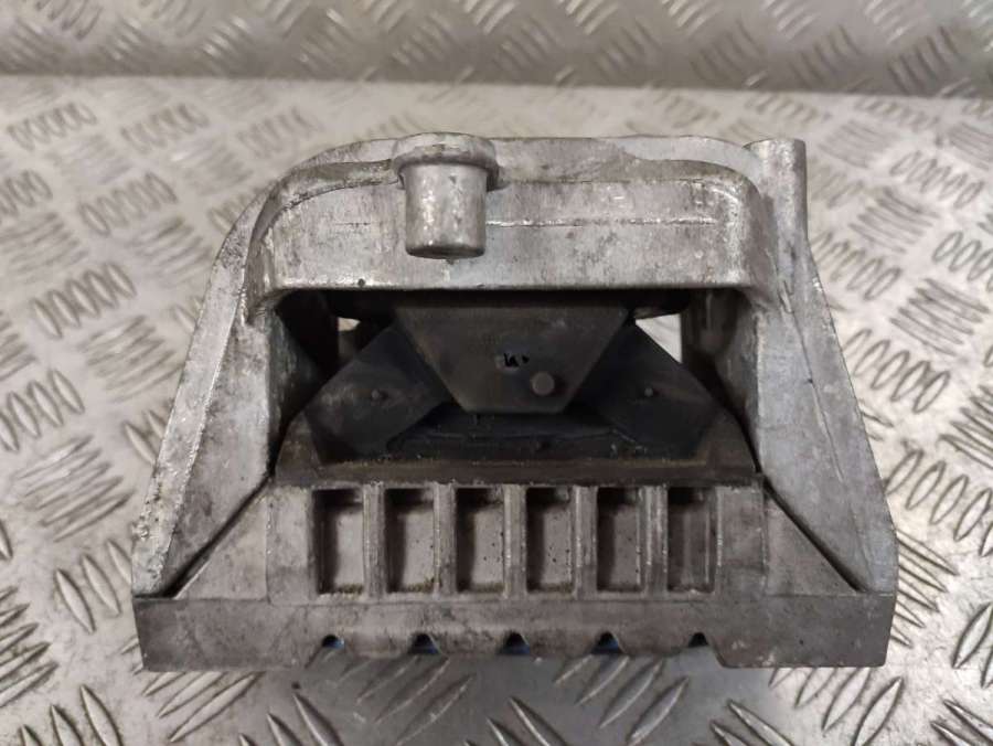 Подушка двигателя Volkswagen Passat B6 2006г. | Фото № 3 Подушка двигателя Volkswagen Passat B6 2006г. - Фото 3