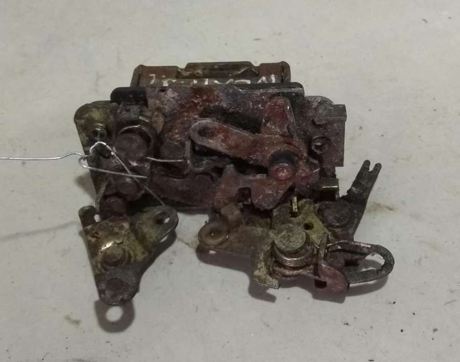 Замок двери задней левой  Daewoo Nexia  хетчбэк 5 дв. 1998г. | Фото № 2   Замок двери задней левой  Daewoo Nexia  хетчбэк 5 дв. 1998г. - Фото 2