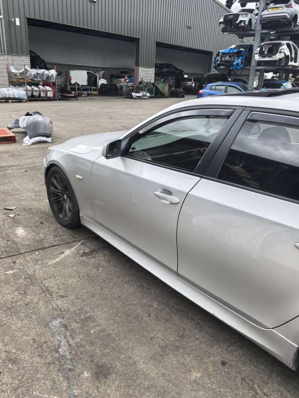 Крыло переднее правое BMW 5 E60/E61 2003г. | Фото № 3 Крыло переднее правое BMW 5 E60/E61 2003г. - Фото 3