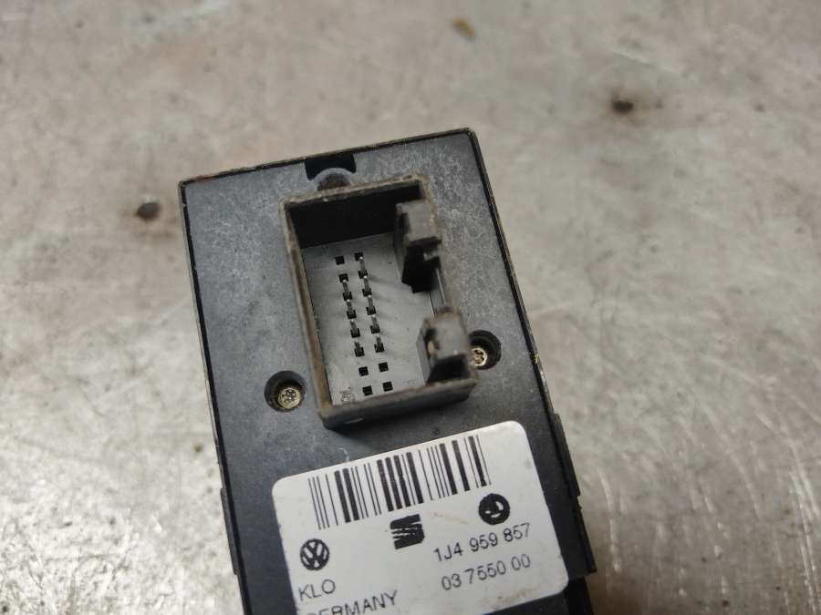 Блок управления стеклоподъемниками Volkswagen Passat Седан 1998г. | Фото № 2 Блок управления стеклоподъемниками Volkswagen Passat Седан 1998г. - Фото 2